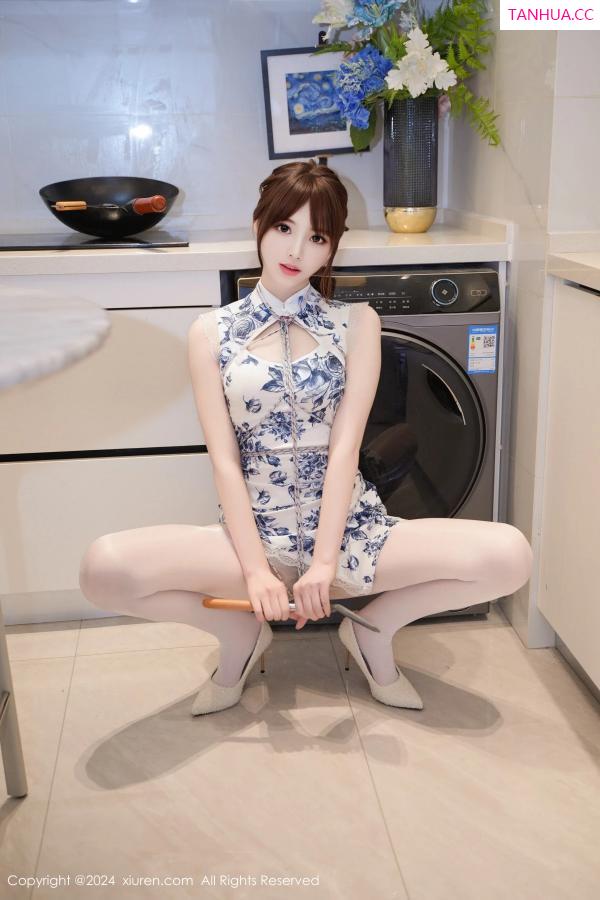   [XiuRen]高清写真图 2024.03.19 No.8255 梦灵儿Mini 丝袜美腿第10张图片